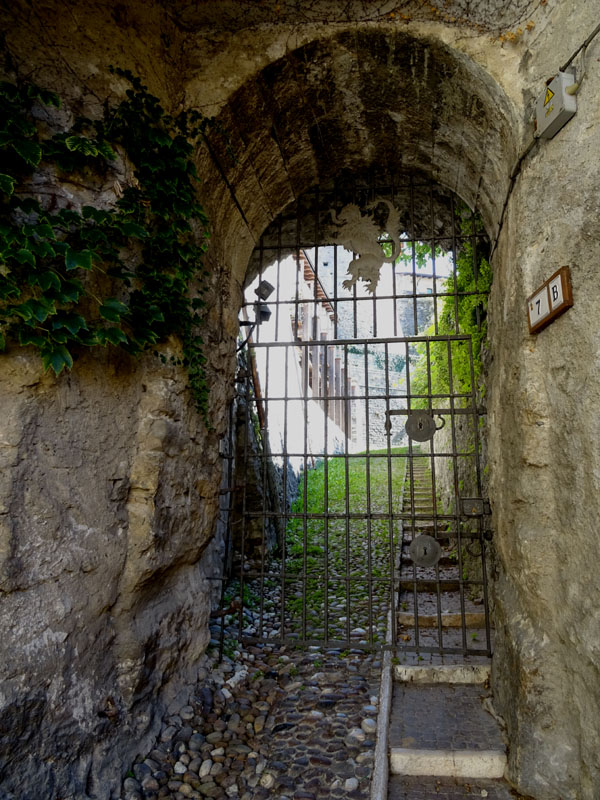 Giro del Monteghello -  sentiero F1 (Rovereto)